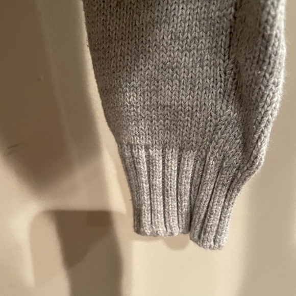 Brandy Melville Grey V Neck Knit Sweater One size (small/medium) - Picture 4 of 6